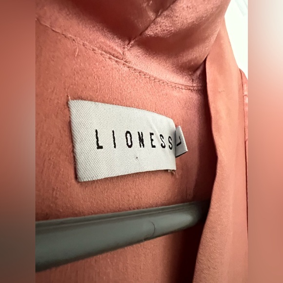Lioness silk romper blush color - Picture 4 of 5